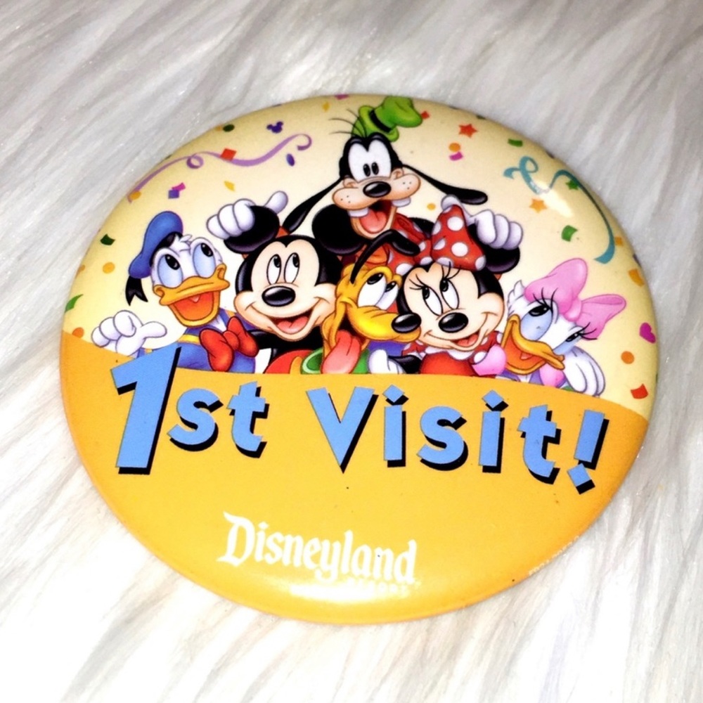 Disneyland Resort 1st Visit! Souvenir Button Pin Set of two - Picture 3 of 3